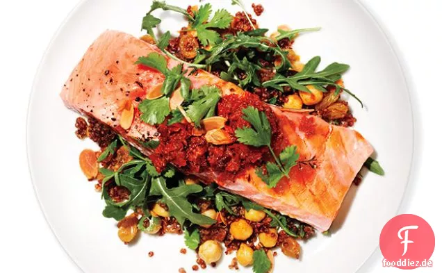 Lachs, rote Quinoa und Rucola-Salat