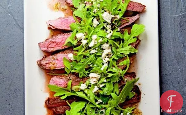 Mariniertes Flankensteak mit zitronigem Rucola und Feta-Salat aus 'Kitchen Garden Cookbook