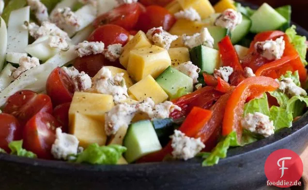 Griechischer Salat mit eingelegten Rüben 