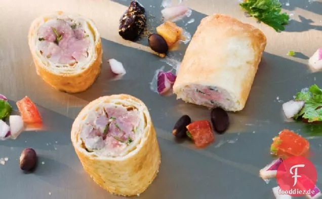 Thunfisch-Burrito mit frischer Salsa und schwarzem Bohnendip