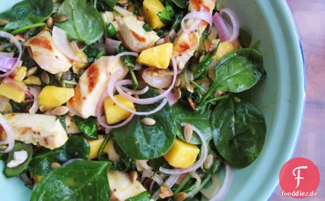 Gegrilltes Hähnchen und Spinatsalat mit Honig-Senf