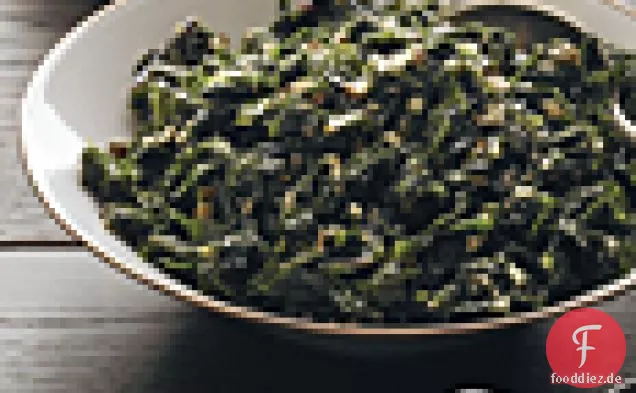 Sautierter Grünkohl mit Knoblauch, Schalotten und Kapern