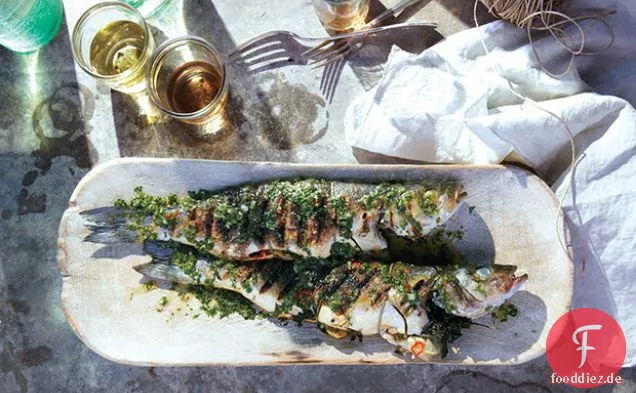 Gegrillter Branzino mit Koriander-Minze-Relish