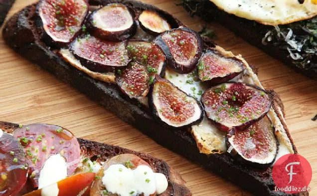 Taleggio Käse und Mission Fig Tartine