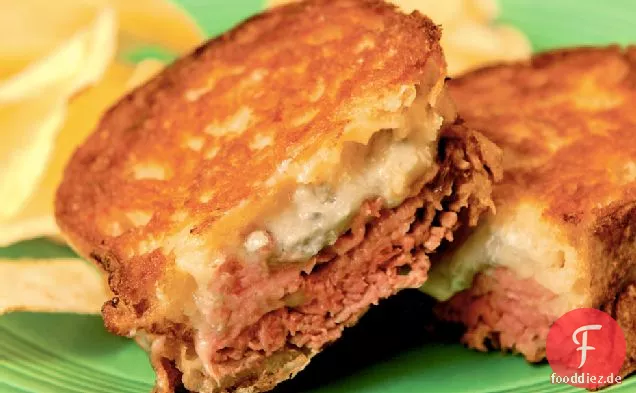 Gegrillte Birnen-, Roastbeef- und Blauschimmelkäsesandwiches