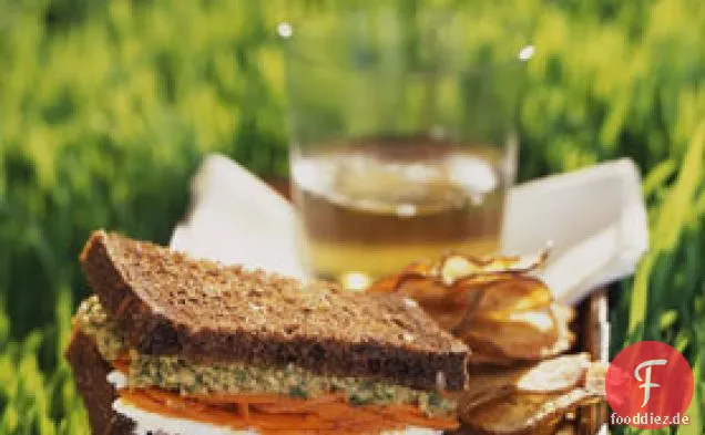 Marokkanische Karotten-Ziegenkäse-Sandwiches mit grüner Oliven-Tapenade