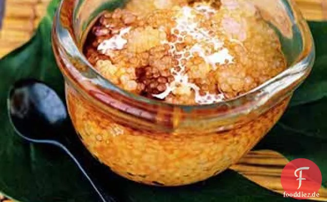 Tapiokapudding mit Kokoscreme und Palmzuckersirup