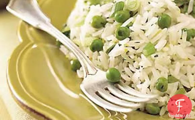 Jasminreis mit grünen Zwiebeln, Erbsen und Zitrone