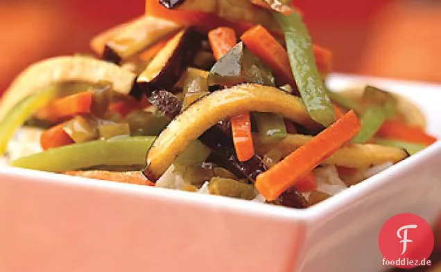 Fünf-Gewürz-Tofu Stir-Fry mit Karotten und Sellerie