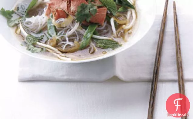 Rindfleisch-Nudelsuppe nach vietnamesischer Art