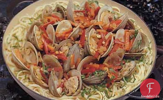Würzige Nudeln nach asiatischer Art mit Muscheln
