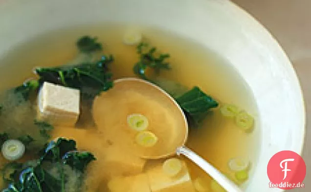 Misosuppe mit Tofu und Grünkohl