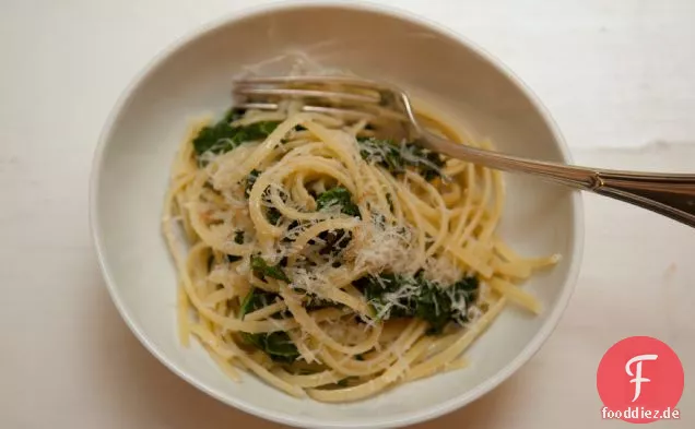 Linguini mit Paniermehl und Grünkohl