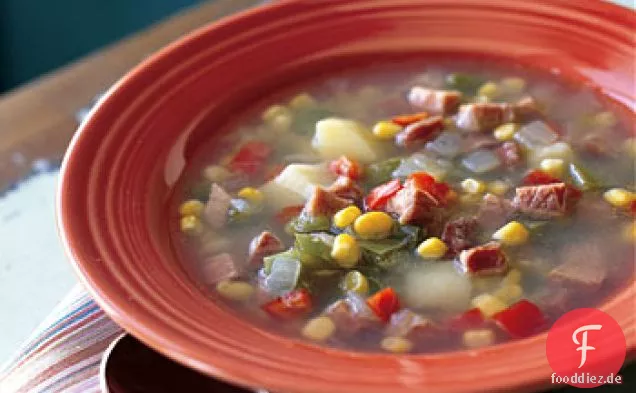 Maissuppe mit Kartoffeln und geräuchertem Schinken