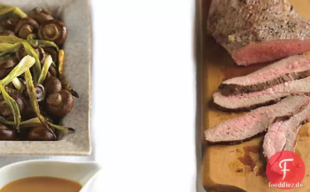 Marinierter Tri-Tip mit chinesischer Senfsauce und gerösteten Frühlingszwiebeln und Pilzen