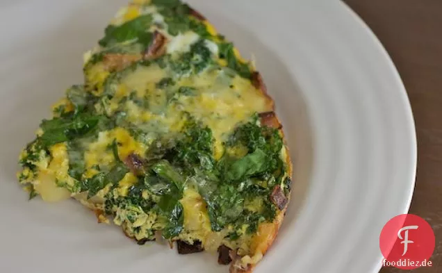 Pastinake, Rote Zwiebel, Grünkohl und Gouda Frittata