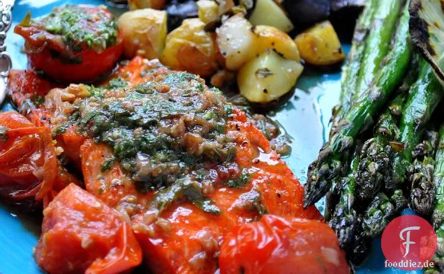 Küchenspiel: Lachs mit Kräuterbutter und geplatzter Tomatensauce