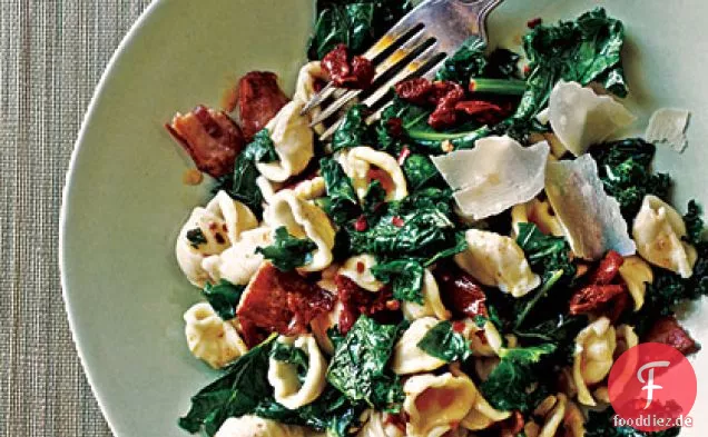 Orecchiette mit Grünkohl, Speck und sonnengetrockneten Tomaten