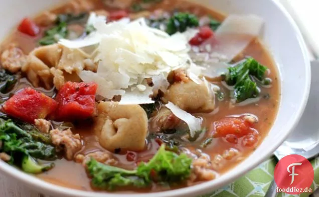Tortellini-Suppe mit weißen Bohnen