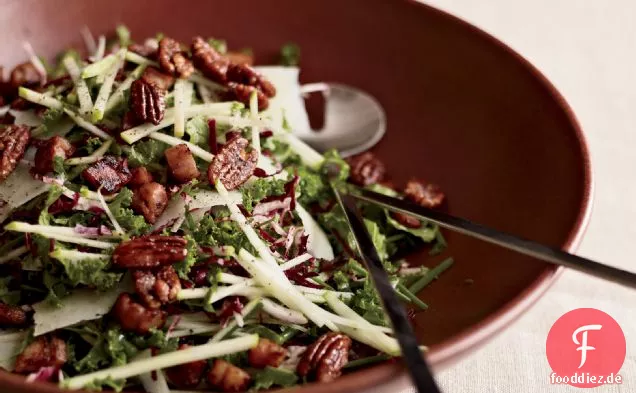 Grünkohl & Apfelsalat mit Pancetta und kandierten Pekannüssen