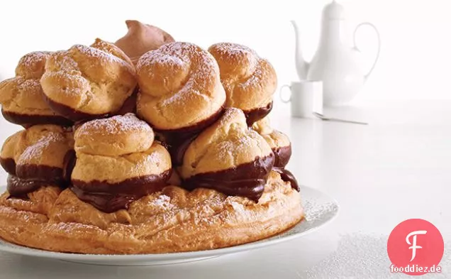 Milchschokolade und gesalzenes Karamell Gâteau Saint-Honoré