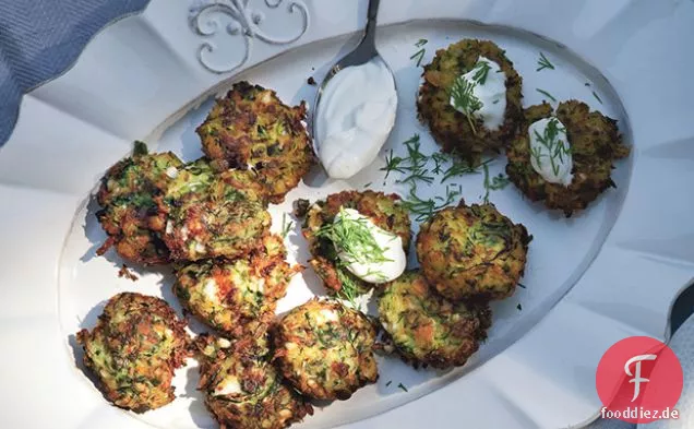 Zucchini Keftedes mit Feta und Dill