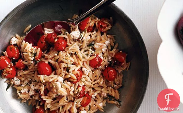 Orzo mit Feta, Tomaten und Dill