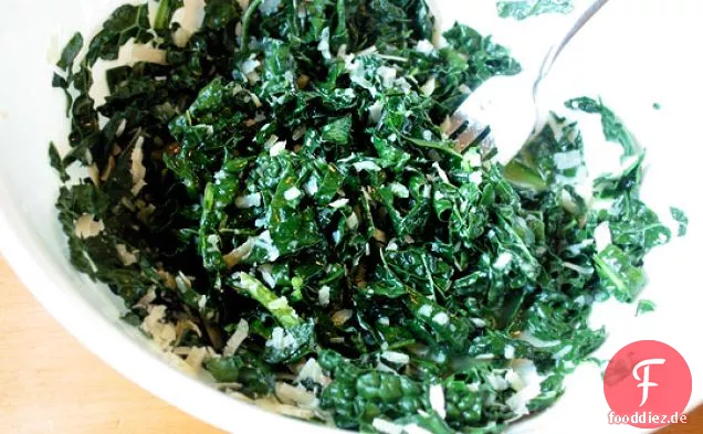 Grünkohlsalat mit Pecorino und Zitrone