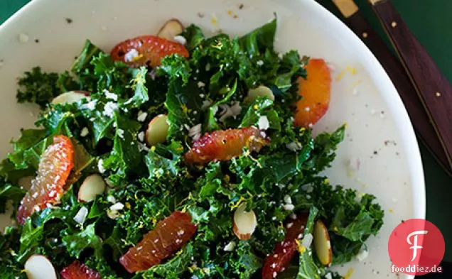 Einfacher Blutorangen-Grünkohl-Salat mit weißer Balsamico-Vinaig
