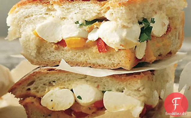 Mozzarella und Pfeffer kaltgepresste Sandwiches