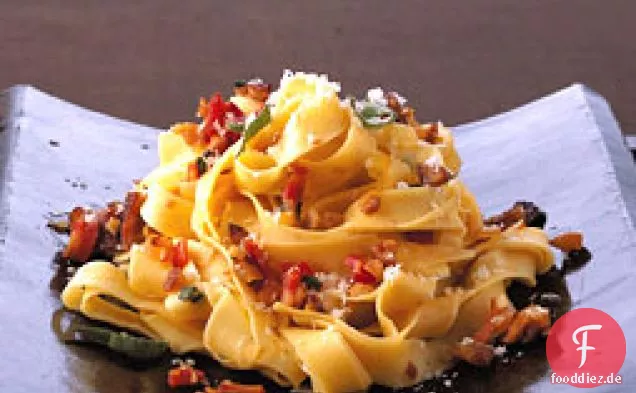 Tagliatelle mit Kastanien, Pancetta und Salbei