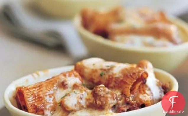 Rigatoni mit Käse und italienischer Wurst