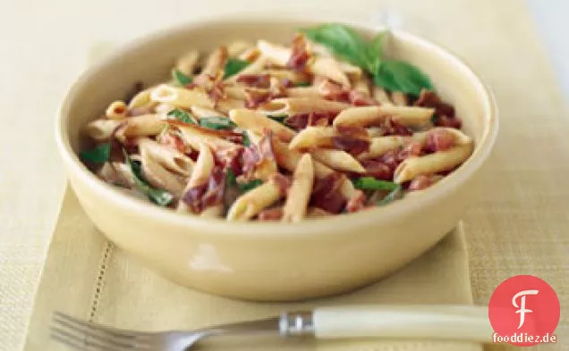 Penne mit Pancetta und Tomaten-Sahne-Sauce
