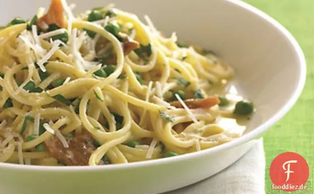 Spaghetti Carbonara mit Schweinebauch und Frischen Erbsen