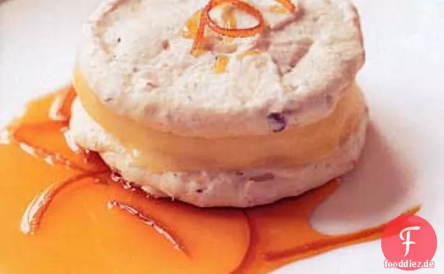 Haselnuss-Mandel-Makronen mit Orange Semifreddo