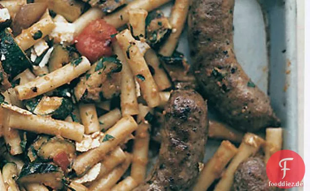Ziti mit gegrillter Gazpacho-Sauce und Wurst