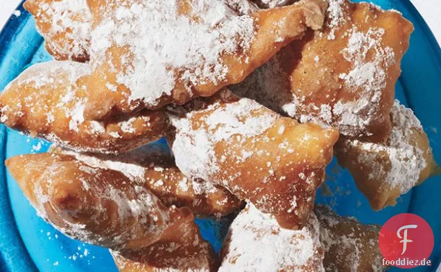 Gebäck dreht sich mit Gewürzzucker-Honig-Glasur