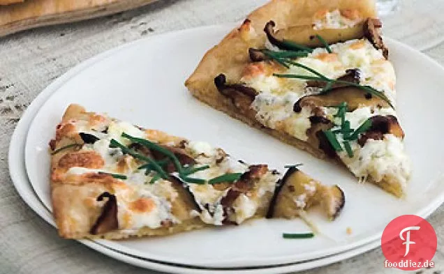 Shiitake und Pfifferlinge Pizza mit Ziegenkäse