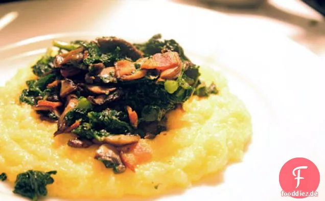 Abendessen heute Abend: Grünkohl und Pilze mit cremiger Polenta