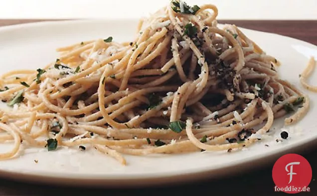Vollkornnudeln mit Pecorino und Pfeffer