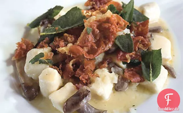Ricotta Gnudi mit Wildpilz und Trüffelsauce