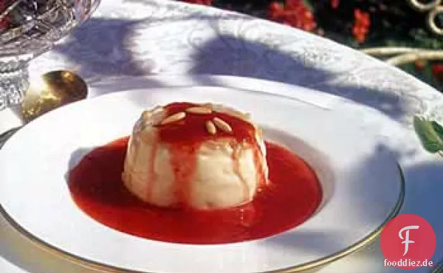 Panna Cotta mit Erdbeer-Vin-Santo-Sauce