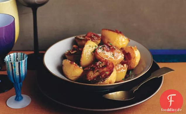 Bratkartoffeln mit Speck, Käse und Petersilie