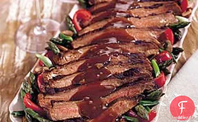 Ginger Flank Steak mit Sake-glasiertem Gemüse