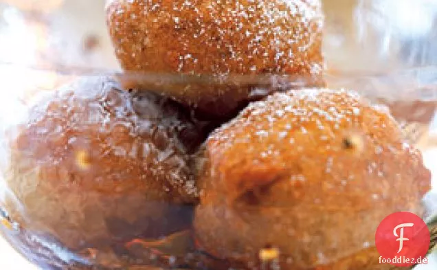 Gewürzte Krapfen mit Ahorn-Vanille-Sirup