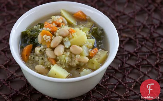 Quinoa, weiße Bohnen und Grünkohleintopf