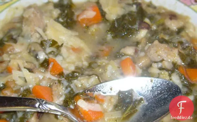 Bohnen und Grüns und Körner Suppe