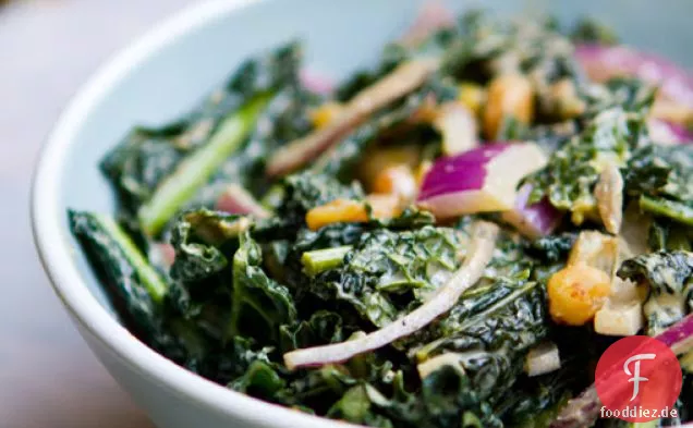Würziger Erdnuss-Ingwer-Grünkohl-Salat