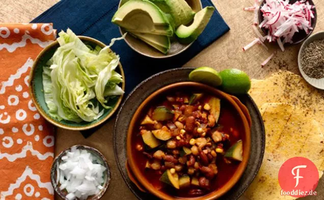 Vegetarische Rote Pozole mit Roten Bohnen