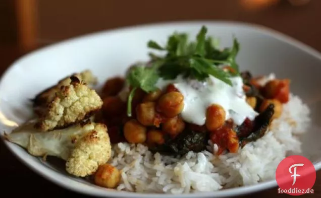 Würzige Kichererbsen mit Ingwer und Grünkohl und Limetten-Joghurt-Sauce